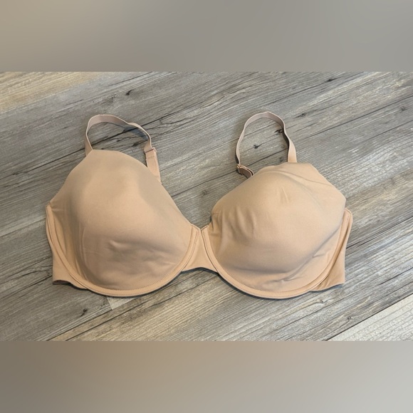 SKIMS Other - SKIMS Kim Kardashian Fits Everybody Tshirt Demi bra 40D new with tags